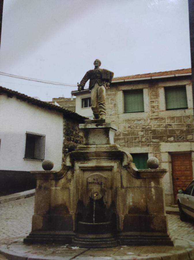 Hostal El Patio Restaurante San Bartolomé de Pinares Buitenkant foto