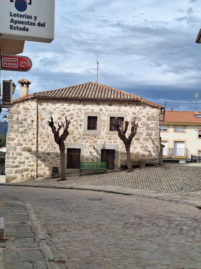 Hostal El Patio Restaurante San Bartolomé de Pinares Buitenkant foto